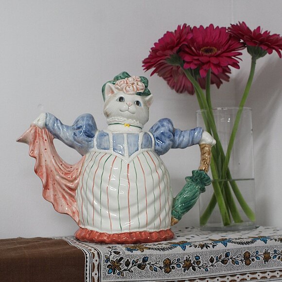 1988 Fitz & Floyd FF Ceramic Marie Antoinette teapot Kittens of Nightbridge Cat